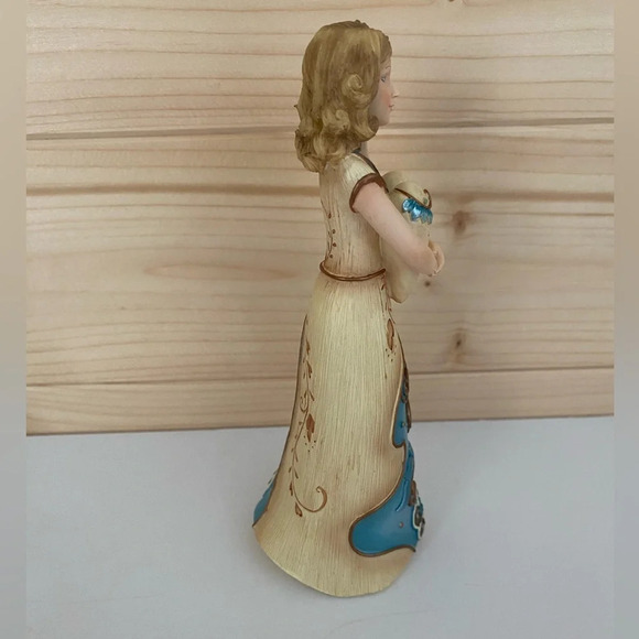 PERFECTLY PAISLEY “LOVE” 5.5" Tall Beige Blue Item 76006 Figurine - Picture 2 of 7